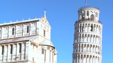 Close-up-of-the-basilica-and-leaning-tower-of-Pisa