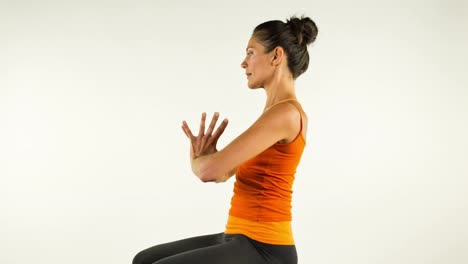 Mujer-Yoga-Studio-51