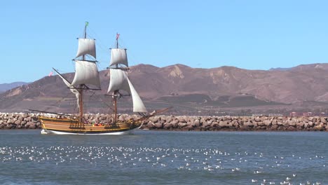 A-tall-master-schooner-sails-on-the-high-seas-7