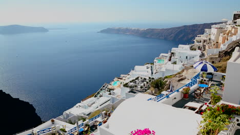 White-houses-line-the-hillsides-of-the-Greek-Island-of-Santorini