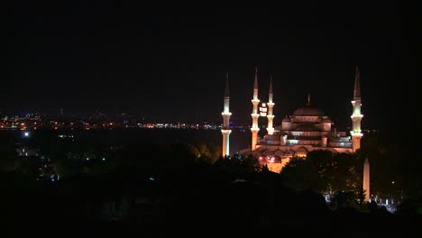 Wide-shot-at-night-of-the-Blue-Mosque-Istanbul-Turkey-1