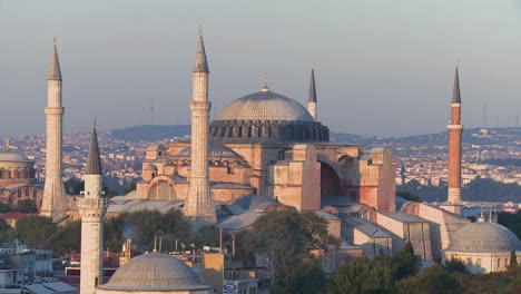 Die-Hagia-Sophia-Moschee-In-Istanbul-Türkei-In-Der-Abenddämmerung