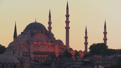 Eine-Schöne-Moschee-In-Istanbul-Türkei