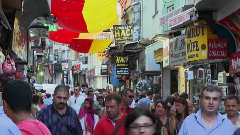 The-crowded-streets-near-the-Grand-Bazaar-in-istanbul-Turkey