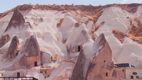 Extrañas-Viviendas-Y-Formaciones-Rocosas-En-Capadocia,-Turquía