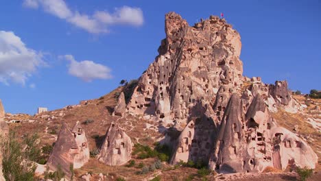 Strange-towering-dwellings-and-rock-formations-at-Cappadocia-Turkey