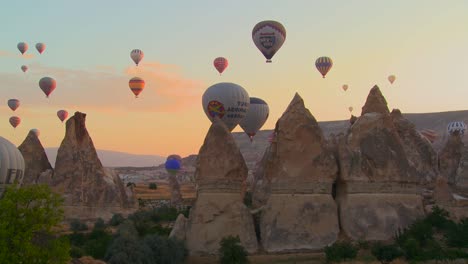 Hundreds-of-hot-air-balloons-rise-in-the-morning-light-over-Cappadocia-Turkey