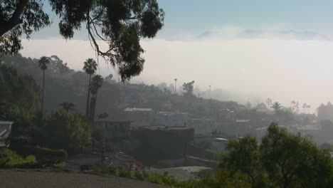 La-Niebla-Llega-A-Los-Vecinos-Del-Sur-De-California-En-Esta-Toma-De-Lapso-De-Tiempo