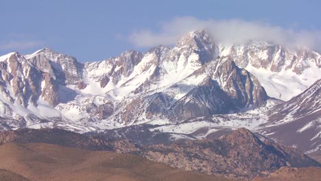 Zeitraffer-Der-Schneebedeckten-Sierra-Nevada-Im-Osten-Kaliforniens
