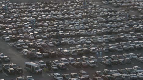 Thousands-of-cars-in-a-crowded-parking-lot