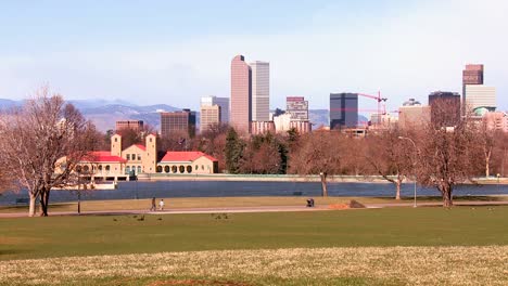 The-Denver-Colorado-skyline-in-beautiful-light