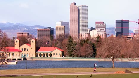 The-Denver-Colorado-skyline-in-beautiful-light-with-bikers-and-joggers-passing-2