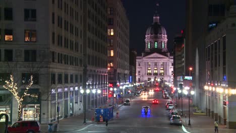 The-Indiana-state-capital-building-in-Indianapolis-at-night-1