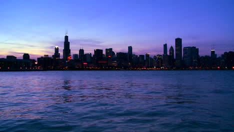 The-city-of-Chicago-skyline-at-twilight-3