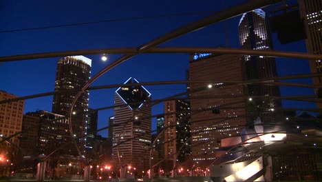 Skyline-Von-Downtown-Chicago-Bei-Nacht-Vom-Millennium-Park