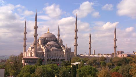 The-Blue-Mosque-in-Istanbul-Turkey-in-time-lapse