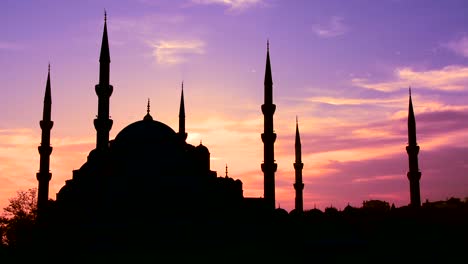 Die-Blaue-Moschee-In-Istanbul-Türkei-In-Lila-Licht