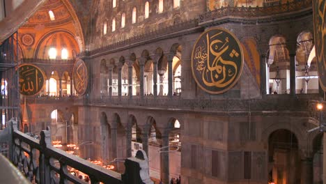 Die-Geräumigen-Der-Berühmten-Hagia-Sophia-Moschee-In-Istanbul-Türkei-1