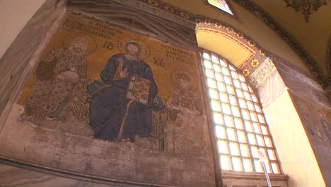 Christliche-Wandbilder-Die-Geräumigen-Der-Berühmten-Hagia-Sophia-Moschee-In-Istanbul,-Türkei