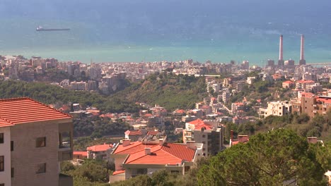 Vergnügungs--Und-Frachtschiffe-Vor-Der-Küste-Von-Beirut-Libanon-3