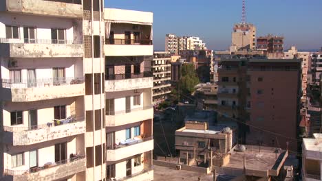 El-Centro-De-Líbano-Neumáticos-Con-Edificios-De-Oficinas-Y-Apartamentos