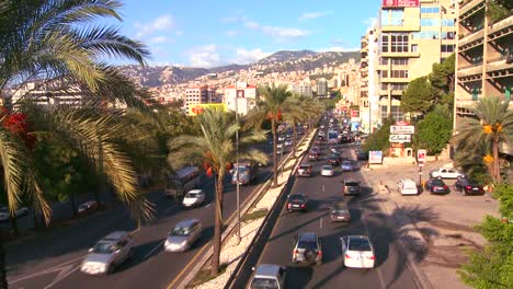 El-Tráfico-Obstruye-Las-Carreteras-De-Beirut,-Líbano-3