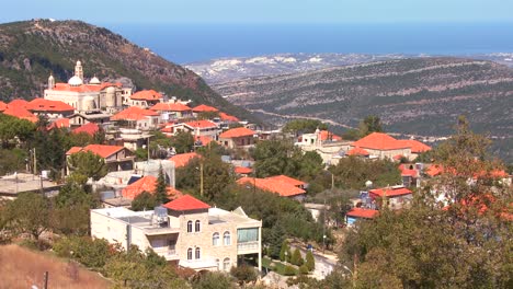 Christliches-Dorf-In-Den-Hügeln-Des-Libanon