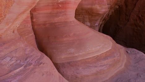 Los-Hermosos-Colores-De-Las-Formaciones-De-Arenisca-Cerca-De-Petra-Y-Wadi-Rum-En-Los-Desiertos-De-Arabia-Saudita-De-Jordania.