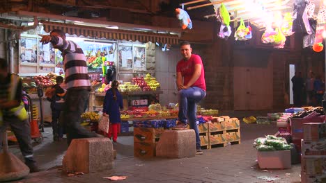Vendors-at-market-stalls-in-East-Jerusalem