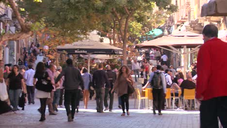 Fußgänger-Bevölkern-Die-Cafés-Und-Modernen-Straßen-In-Der-Neustadt-Von-Jerusalem-Israel-Je