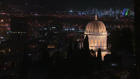 Pan-across-overlooking-the-city-of-haifa-Israel-at-night-with-the-Bahai-Temple-in-distance-1