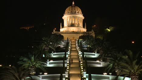 The-beautiful-Bahai-temple-in-Haifa-Israel-at-night-2