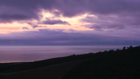 Time-lapse-shot-of-clouds-moving-over-the-ocean-at-sunset