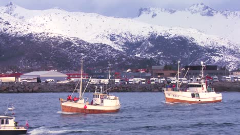A-large-fleet-of-traditional-commercial-fishing-boats-sails-out-to-sea-of-Norway-in-the-Lofoten-Islands-2