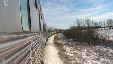 POV-Eines-Via-Rail-Zuges,-Der-Durch-Die-Kanadische-Arktis-Fährt-Passing