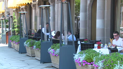 A-luxurious-restaurant-at-night-along-Wilshire-Blvd-in-Los-Angeles