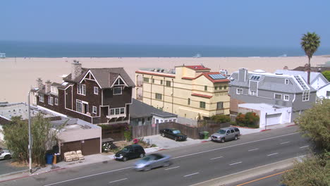 Houses-line-the-shore-of-Malibu-beach-in-Los-Angeles-California