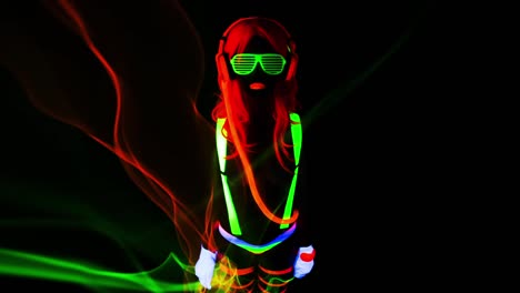 UV-Leuchtende-Frau-15