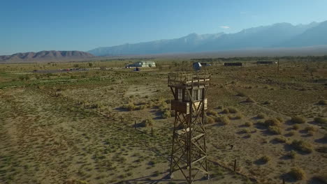 Stunning-vista-aérea-over-the-Manzanar-Japonés-relocation-camp-ruins-in-the-Mojave-Desert-of-California