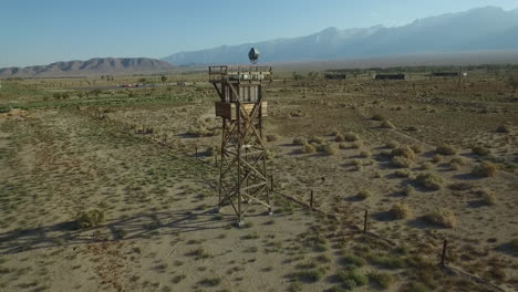 Atemberaubende-Antenne-über-Den-Ruinen-Des-Japanischen-Umzugslagers-Manzanar-In-Der-Mojave-Wüste-Von-Kalifornien-1