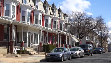 A-residential-street-in-Reading-Pennsylvania-of-rowhouses-and-homes-in-typical-Pennsylvania-style-1