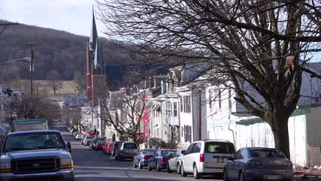 A-residential-street-in-Reading-Pennsylvania-of-rowhouses-and-homes-in-typical-Pennsylvania-style-4