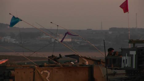 Un-Tanque-Israelí-Espera-En-La-Frontera-De-Gaza-E-Israel