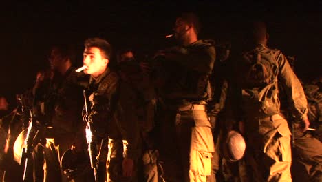 Israeli-soldiers-gather-and-smoke-cigarettes
