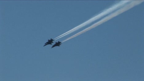Four-Blue-Angels-jets-fly-in-formation