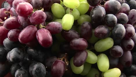 Close-up-of-grapes