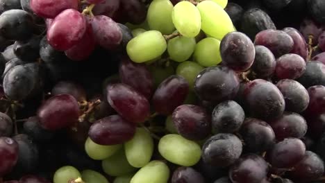 Close-up-of-grapes-spinning