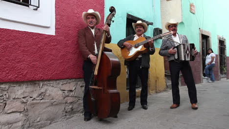 Banda-mexicana-tocando-05