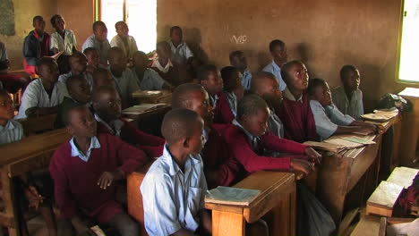 Klassenzimmer-Voller-Kinder-In-Afrika