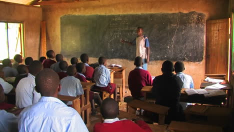 Kinder-Lernen-In-Einem-Klassenzimmer-In-Afrika